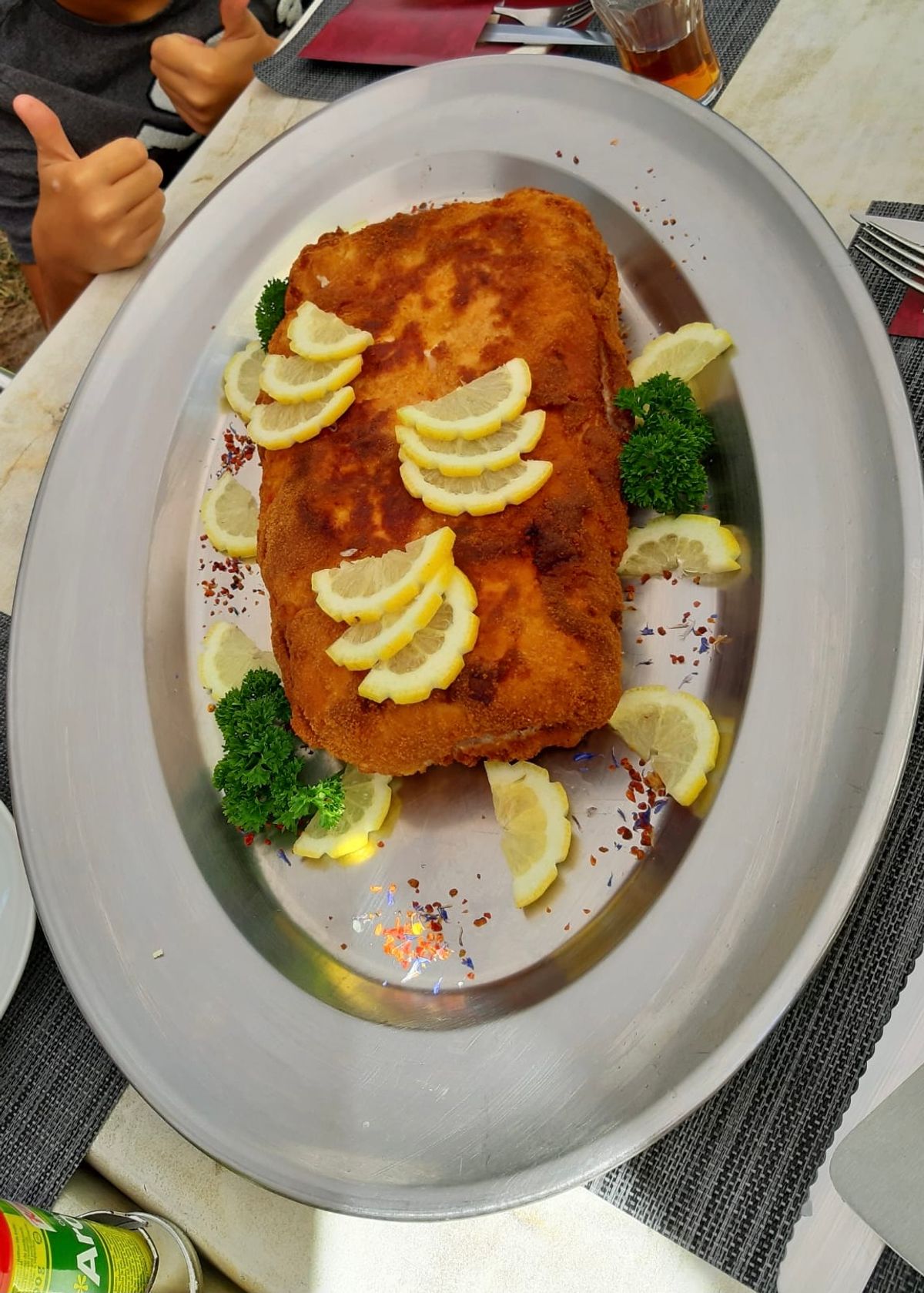 Grosses Cordon Bleu mit Zitronen