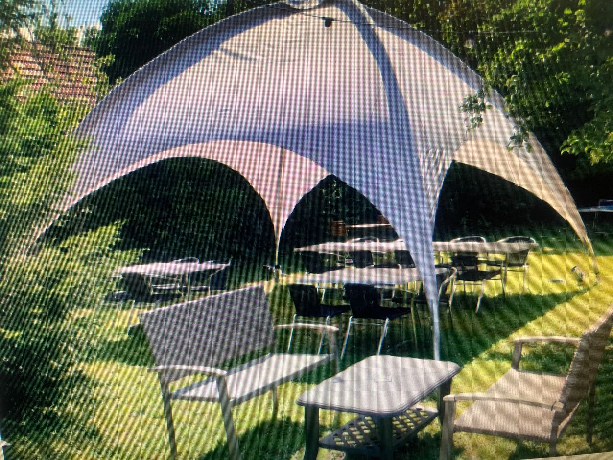 Gartenparty-Zelt mit Lounge