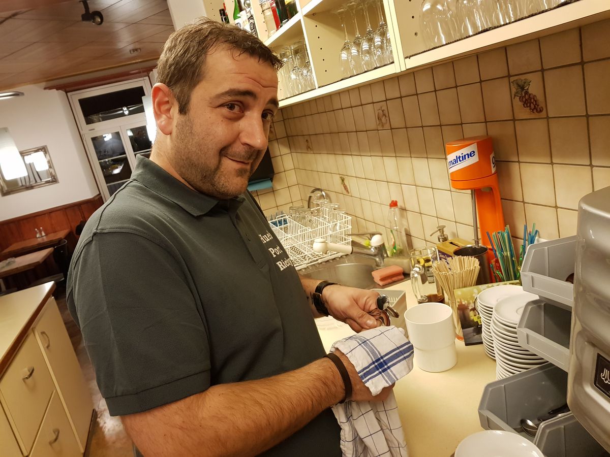 Richy hinter der Theke